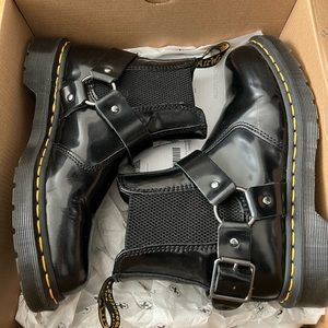 Wincox Dr. Martens chelsea boots